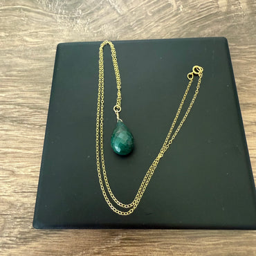 Emerald Drop with Flat Cable Chain