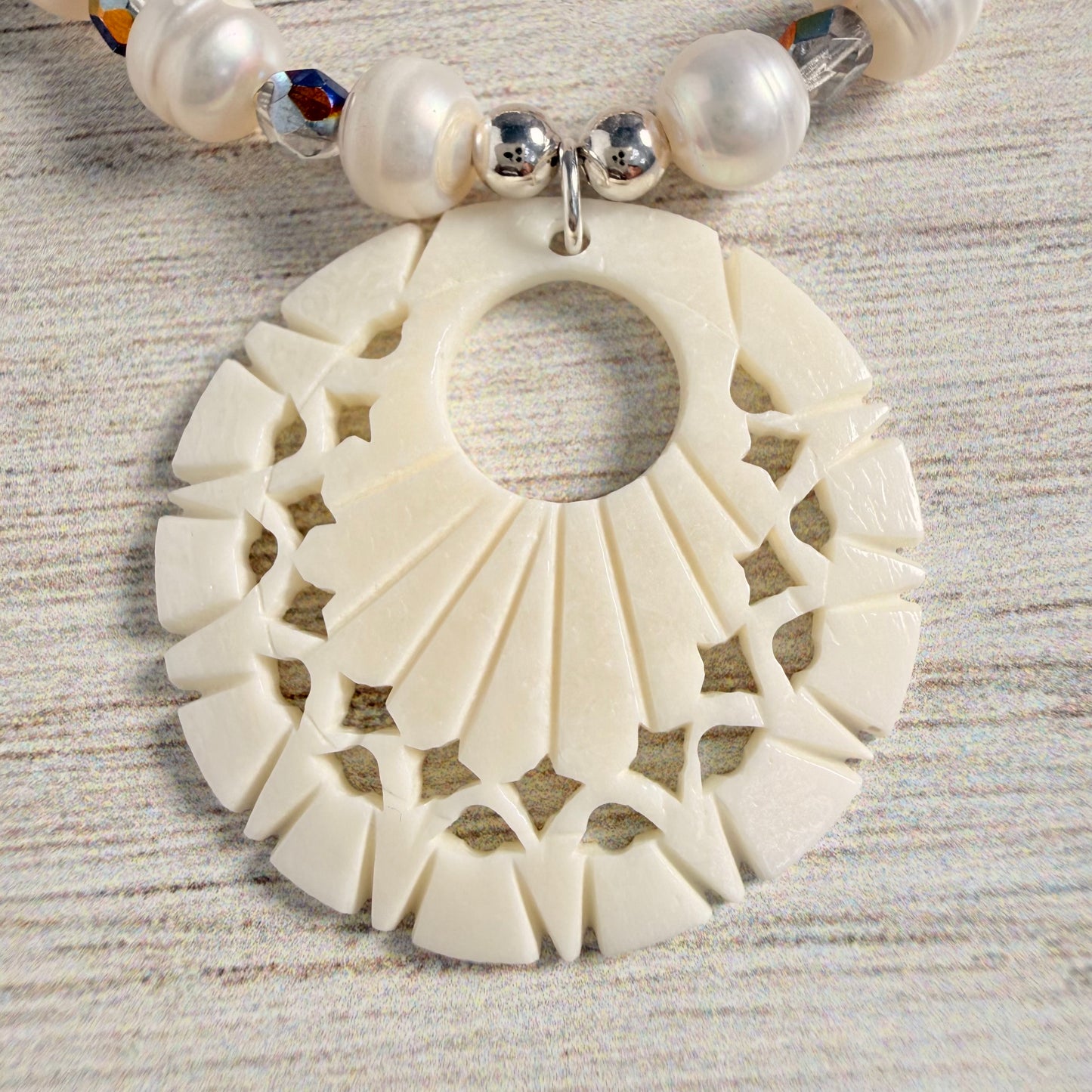 Pearly Shimmer Necklace