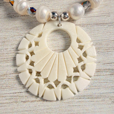 Pearly Shimmer Necklace