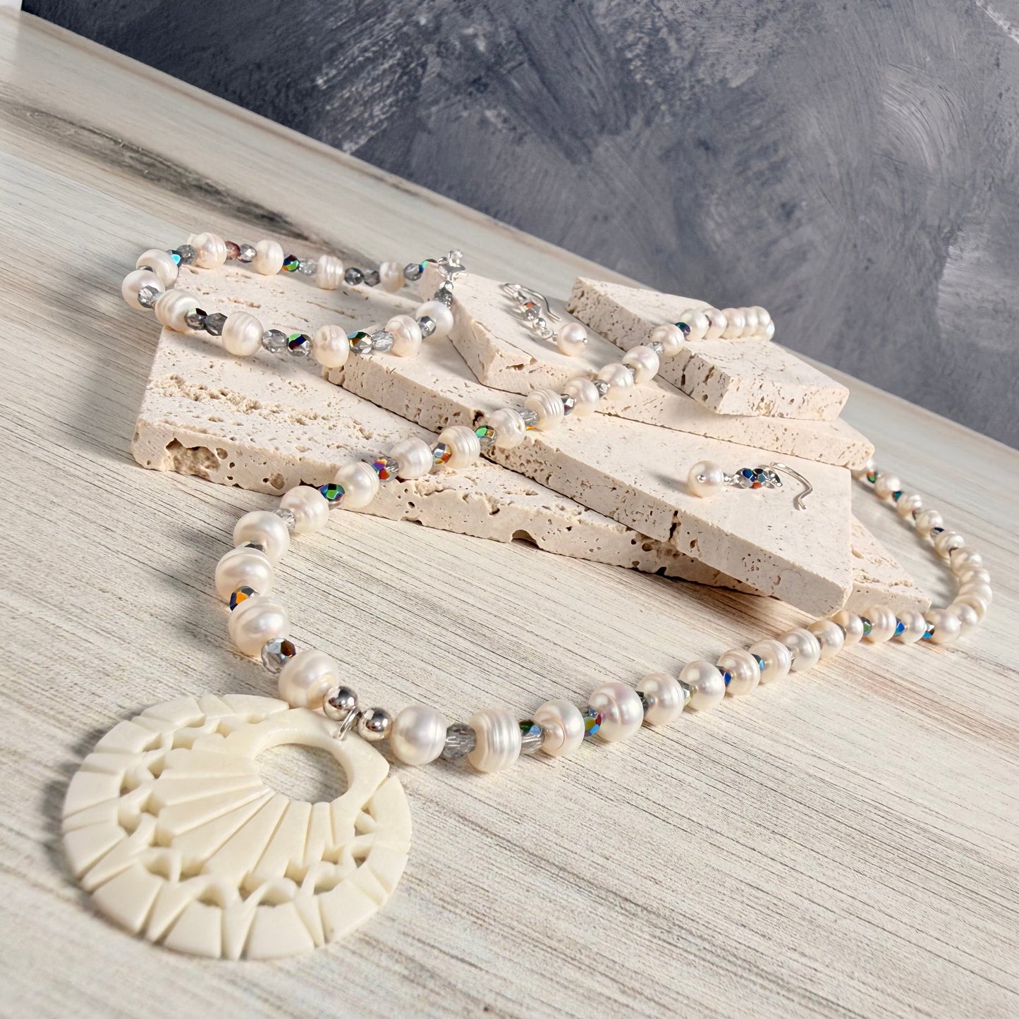 Pearly Shimmer Necklace